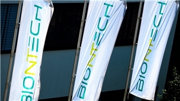Mit dem Impfstoff von Biontech und Pfizer werden in der Arztpraxis von Dr. Lars Pohlmeier in Stuhr-Brinkum derzeit rund 100 Probanden gegen das Corona-Virus geimpft.