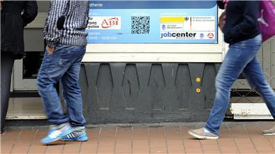 Mit dem Logo des Jobcenters hatte Selim Öztürk seinen Vereinen einen offiziellen Anstrich gegeben. Das half beim massenhaften Sozialbetrug. Nun wartet das Jobcenter das Urteil des Landgerichts ab, um Schadensersatzforderungen gegenüber Öztürk zu prüfen.