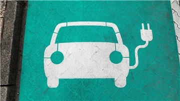 Mit dem sogenannten Green Deal will die EU bis 2050 klimaneutral werden. Ein wichtiger Schritt dafür: Ab 2035 dürfen keine Neuwagen mehr zugelassen werden, die Benzin oder Diesel tanken.