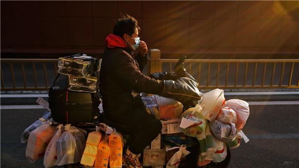Chinesische Corona-Welle: Muss Europa reagieren? Mit der bevorstehenden Reisewelle zum chinesischen Neujahrsfest Ende Januar wird sich das Coronavirus in China voraussichtlich noch deutlich weiter ausbreiten.