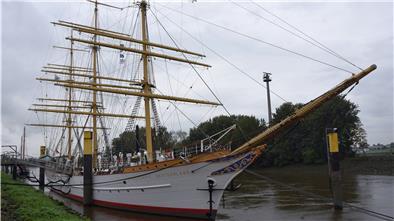 Mit der CDU spricht sich nun auch eine der Regierungsfraktionen für einen Umzug der „Schulschiff Deutschland“ von Bremen nach Bremerhaven aus. Foto: Rabbel