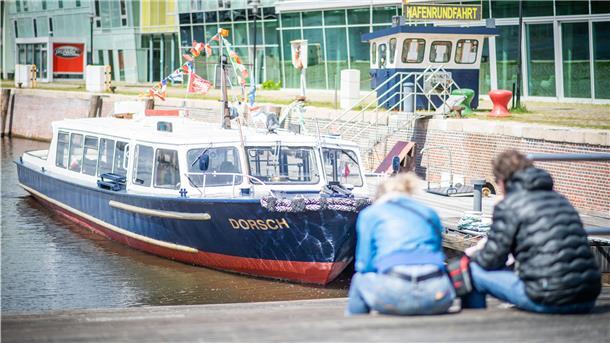 Mit der „Dorsch“ können Touristen den Fischereihafen auf dem Wasser erleben. Doch die Betreiber hören dieses Jahr auf.