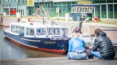Mit der „Dorsch“ können Touristen den Fischereihafen auf dem Wasser erleben. Doch die Betreiber hören dieses Jahr auf.