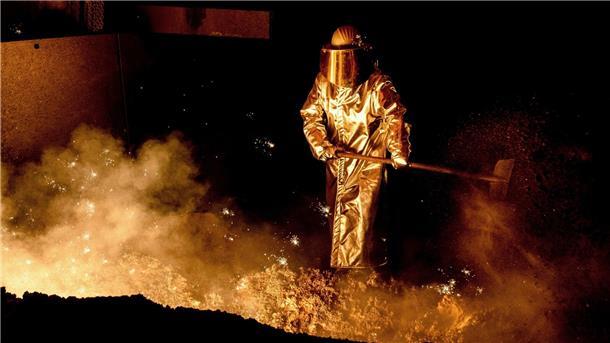 Treibhausgase in Industrie: Muss der Staat mehr eingreifen? Mit der Eisen- und Stahlerzeugung geht ein hoher Anteil von Treibhausgasen einher.