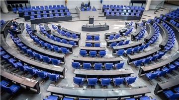 Mit der neuen Reform soll der auf 736 Abgeordnete angewachsene deutsche Bundestag ab der nächsten Wahl dauerhaft auf 630 Mandate verkleinert werden.
