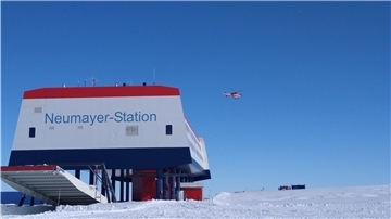 Antarktis: Nordenhamer erlebt eisiges Abenteuer  Mit der „Polarstern“ ist Philipp Schütt in die Antarktis gefahren und hat die Versorgung für die Neumayer-Station entladen.
