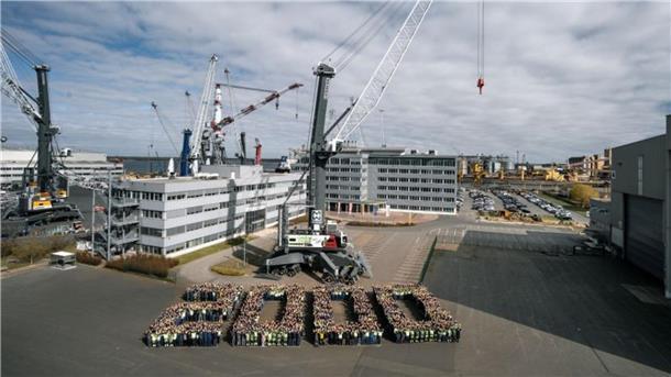 Mit der Produktion des 2.000. LHM erreicht das Liebherr-Werk in Rostock einen neuen Meilenstein.