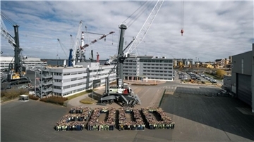 Mit der Produktion des 2.000. LHM erreicht das Liebherr-Werk in Rostock einen neuen Meilenstein.