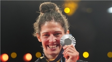Mit der Silbermedaille um den Hals konnte Miriam Butkereit wieder lächeln.