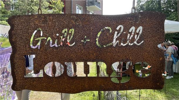 Kaiserwetter sorgt für Hochbetrieb bei der Landpartie in Nordenham Mit diesem Schild werden Garten und Terrasse zur Grill- und Chill-Lounge.