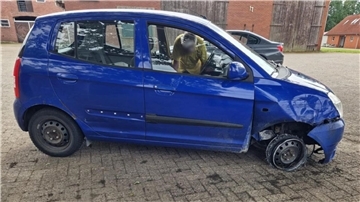 Mit diesem schwer beschädigten Kia fuhr der 85-jährige Wesermärschler über die Autobahn - mit Tempo 40.