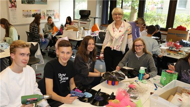Mit einem Kunstprojekt geht das Erasmus-Projekt „Nachhaltigkeit als Standortfaktor“ am Kreisgymnasium Wesermünde zu Ende.