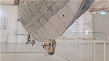 Mit einem Modell der ITALIA erinnert die Ausstellung an das gleichnamige Luftschiff, das am 15. April 1928 in Mailand zu einer großen Arktisexpedition aufbrach. Die Forschungsreise endete tragisch.