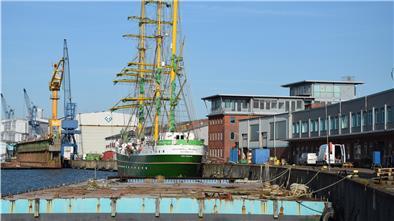 Die "Alexander von Humboldt II" im Hafen von Bremerhaven.