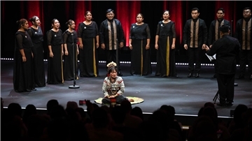 Mit einem Philippinischen Chor beginnt die Eröffnungsfeier.