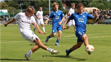 Mit einem präzisen Schuss markierte Noah Kirsch in der 24. Spielminute das wichtige 1:0 für den JFV A/O/B/H/Heeslingen.