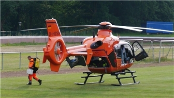 Mit einem Rettungshubschrauber musste die Ehefrau des Angeklagten in ein Krankenhaus geflogen werden.