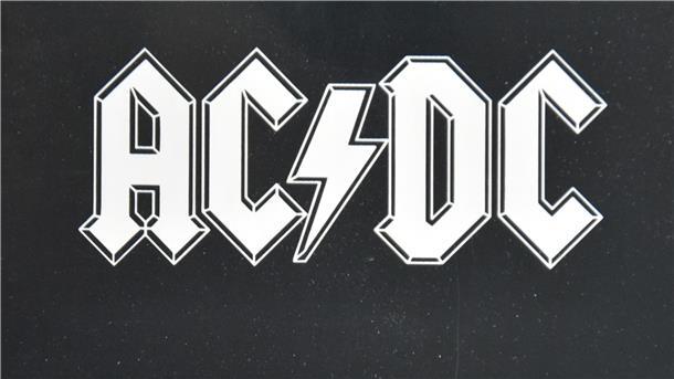 Mit einem schlichten schwarzen Cover, in dem das Bandlogo und der Plattentitel auf der ursprünglichen LP nur per Stanzung leicht hervorgehoben war, meldete sich AC/DC fünf Monate nach dem Tod von Sänger Bon Scott wieder zurück.