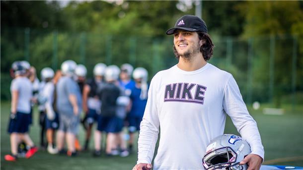 Mit einem Strahlen im Gesicht beim Training: Quarterback Hunter Moore.