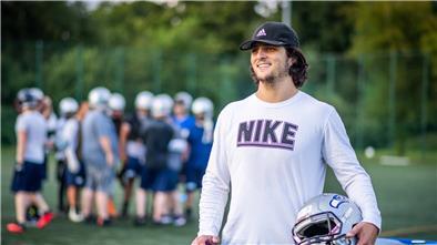 Mit einem Strahlen im Gesicht beim Training: Quarterback Hunter Moore.
