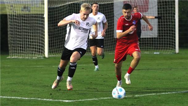 Mit einer butterweichen Flanke bediente Lasse Holsten (li.) Lucas Heins zum 1:1.