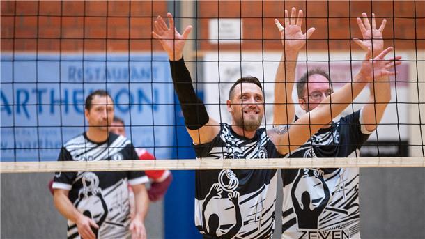 Mit einer konzentrierten Leistung gewannen die Volleyballer des TuS Zeven bei Winsen/Luhe II deutlich mit 3:0 und rücken damit näher an das Spitzenduo in der Landesliga heran.