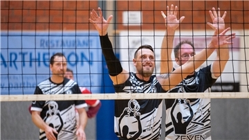 Mit einer konzentrierten Leistung gewannen die Volleyballer des TuS Zeven bei Winsen/Luhe II deutlich mit 3:0 und rücken damit näher an das Spitzenduo in der Landesliga heran.