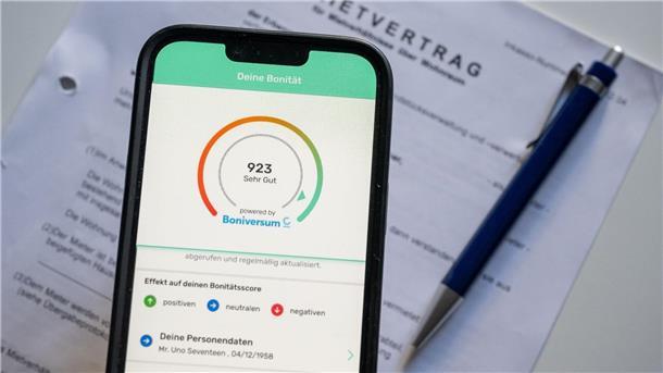 Mit einer neuen App sollen Verbraucher  Daten zu ihrer Kreditwürdigkeit bei der Schufa einsehen können.