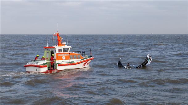 DGzRS vor Cuxhaven: Rettungsübung