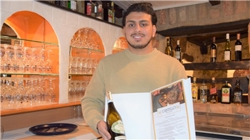 Esmail Soltani steht in seinem Restaurant Castello.