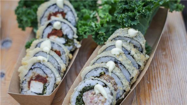 Grünkohlsaison in Niedersachsen gestartet - Preise steigen Mit Grünkohl-Sushi geht es in Oldenburg auch experimenteller zu.