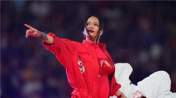 Rihanna singt bei den Oscars Mit ihrem Auftritt beim Super Bowl sorgte Sängerin Rihanna für Schlagzeilen.