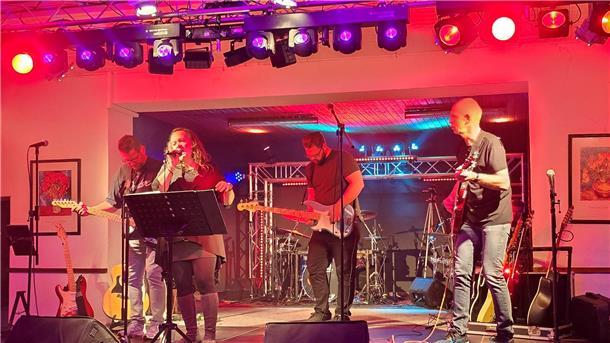 Band Right  Decision aus Nordenham auf der Bühne des Scharf-Rock-Festivals in Stadland