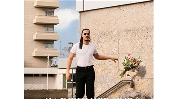 Mit seinem Album „Gartenstadt“ stürmt Apache 207 direkt auf Platz eins der Charts.