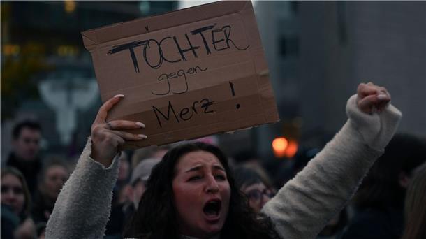 Warum die Stadtbild-Debatte Merz nicht loslassen wird Mit seinen Äußerungen zum Stadtbild und zu Töchtern hat der Kanzler Demonstrationen ausgelöst - und nicht nur das.