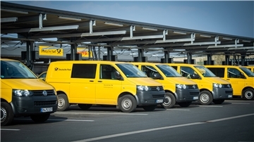 Mit Transportern statt mit dem Fahrrad sind immer mehr Zusteller im Stadtgebiet unterwegs. Derzeit sind Verbrennungsmotoren im Einsatz, der Umstieg auf Elektro-Fahrzeuge ist langfristig geplant.