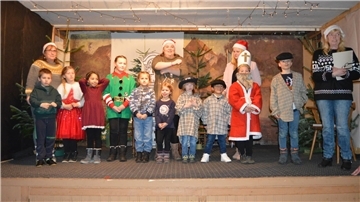 Die Kinder aus Büttel und Umgebung führten im Oldenburger Hof Theaterstücke auf