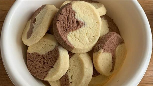 Diese Leckereien dürfen in Ihrer Weihnachtsbäckerei nicht fehlen Mit wenig Zutaten ist bei diesen Keksen ein riesiges Spektrum an Formen möglich.