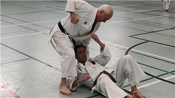 Mit Werner Buddrus, Träger des 7. Dan Karate, ging es um die praktische Anwendung der Kampfkunst.