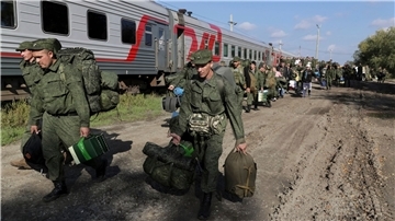 Mit Zügen schickt Russland neue Rekruten in den Krieg - russische Kriegsgegner versuchen das vermehrt zu verhindern. (Archivbild)