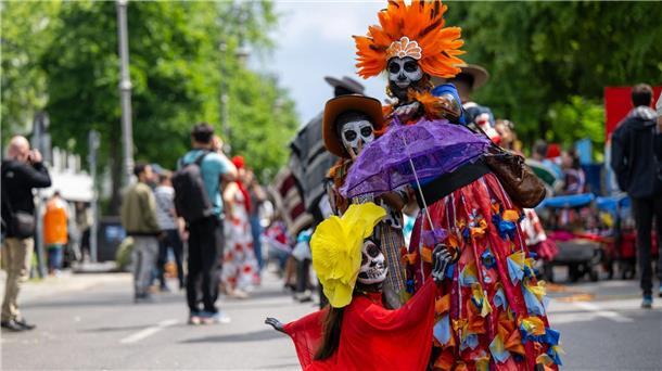 Mitglieder der Gruppe „Kalibani“ bveim Karneval der Kulturen.