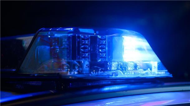 Mitten in der Nacht verunglückte ein 20-Jähriger nahe Salzgitter. (Symbolbild)