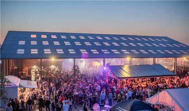 Mittsommernachtsparty der Landjugend in Bramel auf Hof Stender. Im Bild: Blick a...