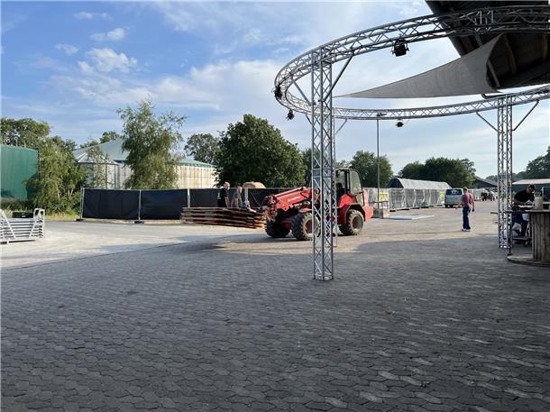 Mittsommernachtsparty der Landjugend in Bramel auf Hof Stender. Im Bild: Am Frei...