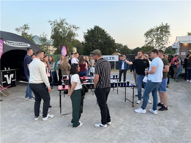 Mittsommernachtsparty der Landjugend in Bramel auf Hof Stender. Im Bild: Bierpon...