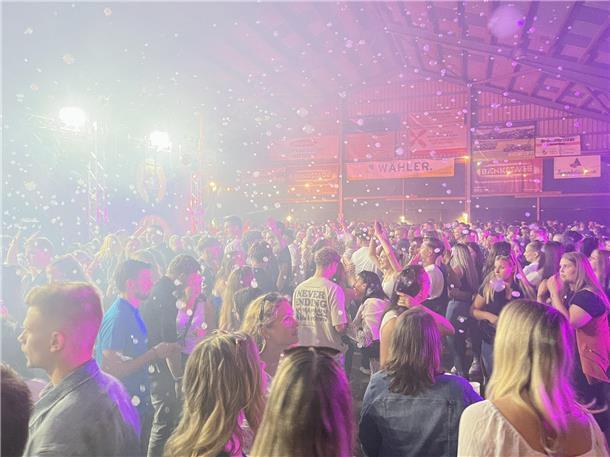 Mittsommernachtsparty der Landjugend in Bramel auf Hof Stender. Im Bild: Seifenb...