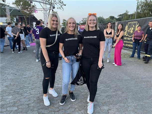 Mittsommernachtsparty der Landjugend in Bramel auf Hof Stender. Im Bild: Die Mäd...