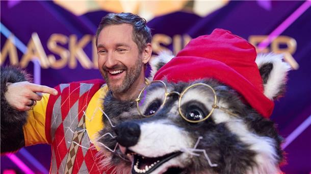 Moderator Daniel Boschmann war als Waschbär verkleidet.