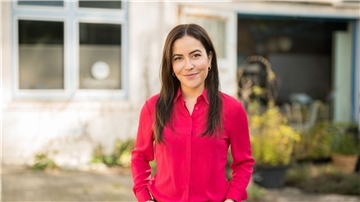 Moderatorin Aline Abboud: „Nachts liegt mein Handy nie neben meinem Bett“.