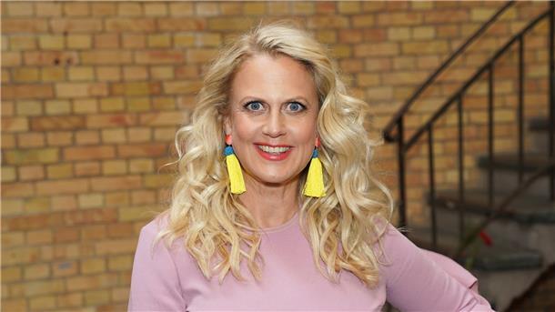 Moderatorin Barbara Schöneberger hat sich viel überlegt, um wieder mehr ältere Menschen vor den Fernseher zu locken.